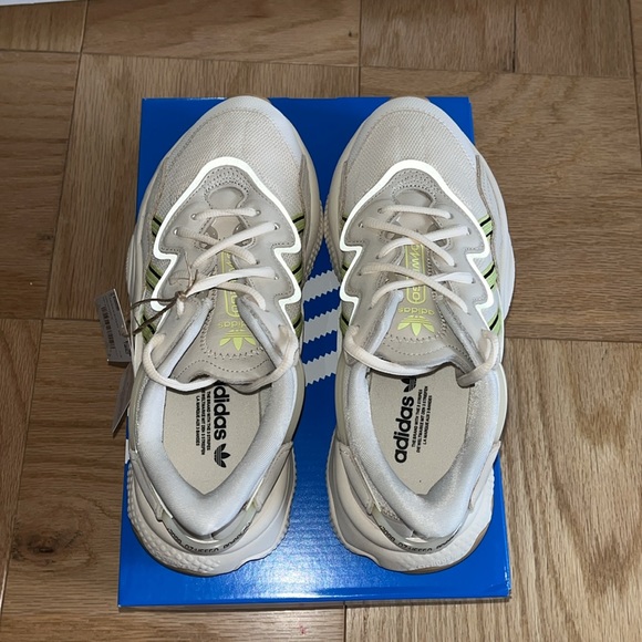 ADIDAS WOMEN’S OZWEEGO SHOES - Picture 2 of 7